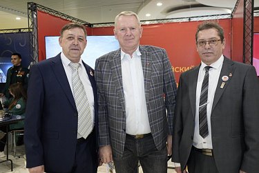 С днем рождения, комсомол!